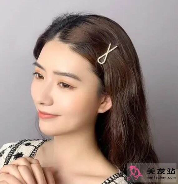 今年最火的發(fā)飾推薦 側(cè)邊夾發(fā)型美翻天 今年最火的發(fā)飾推薦 側(cè)邊夾發(fā)型美翻天