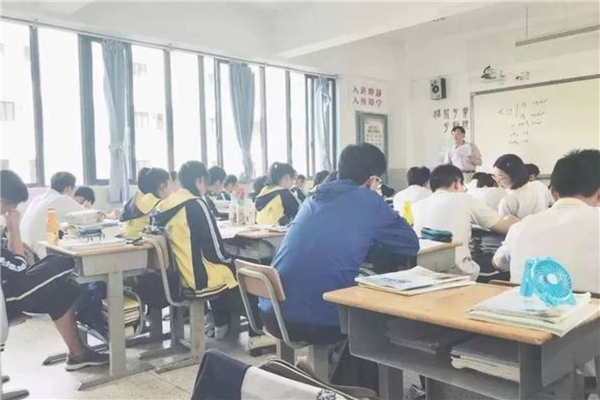 本溪十大高中排行榜 本溪市第一中學(xué)上榜 第一在景區(qū)附近風(fēng)景秀麗