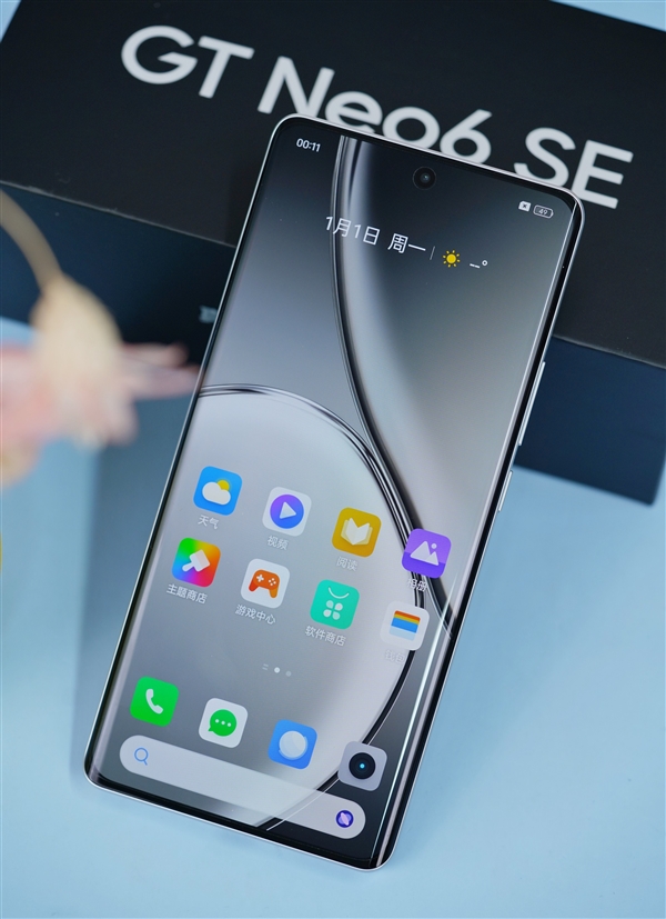 6000尼特無雙屏！realme真我GT Neo6 SE圖賞