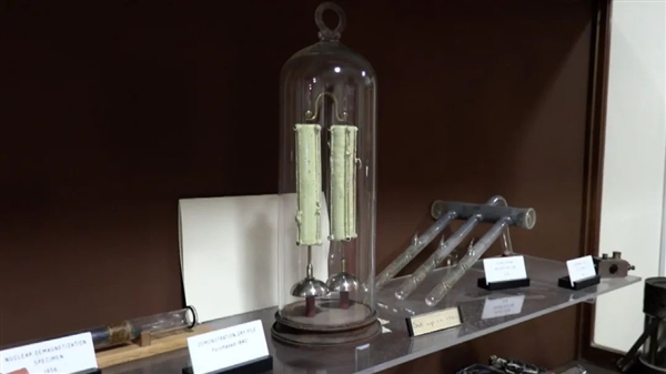 一個(gè)電鈴在牛津大學(xué)響了180多年：電池成分至今未知！