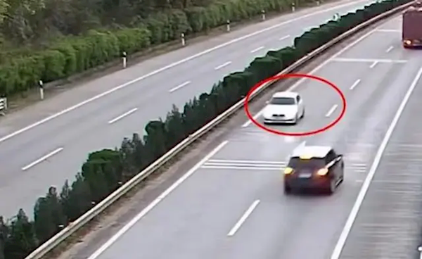 女子開寶馬高速逆行15公里被刑事立案：涉嫌以危險方法危害公共安全罪