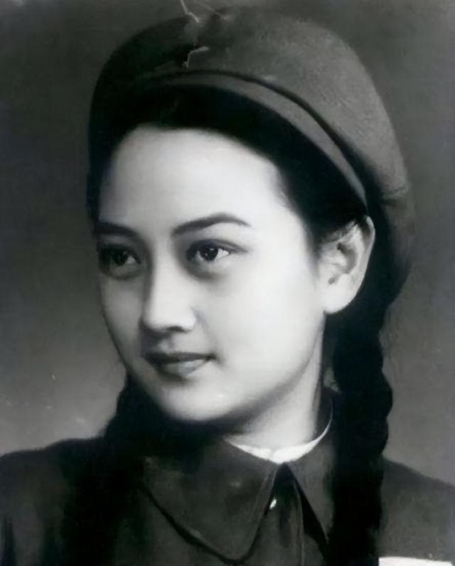 王曉棠 上世紀家喻戶曉的女將軍，60后們的女神，如今卻少有人知（上世紀家喻戶曉的女將軍）(2)