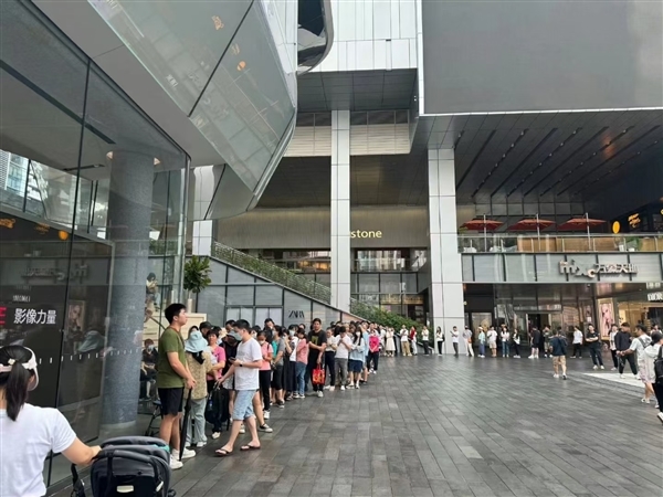 華為Pura 70系列開售熱度空前！P系列誕生12年 高端手機市場迎來新格局