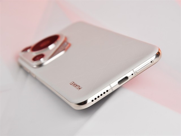 華為機(jī)皇實(shí)至名歸！華為Pura 70 Ultra快速上手