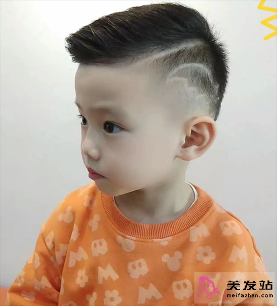 夏季兒童鏟青發(fā)型 率性利落巨清爽 夏季兒童鏟青發(fā)型 率性利落巨清爽