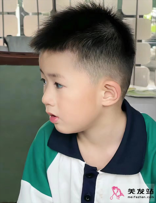 夏季兒童鏟青發(fā)型 率性利落巨清爽 夏季兒童鏟青發(fā)型 率性利落巨清爽