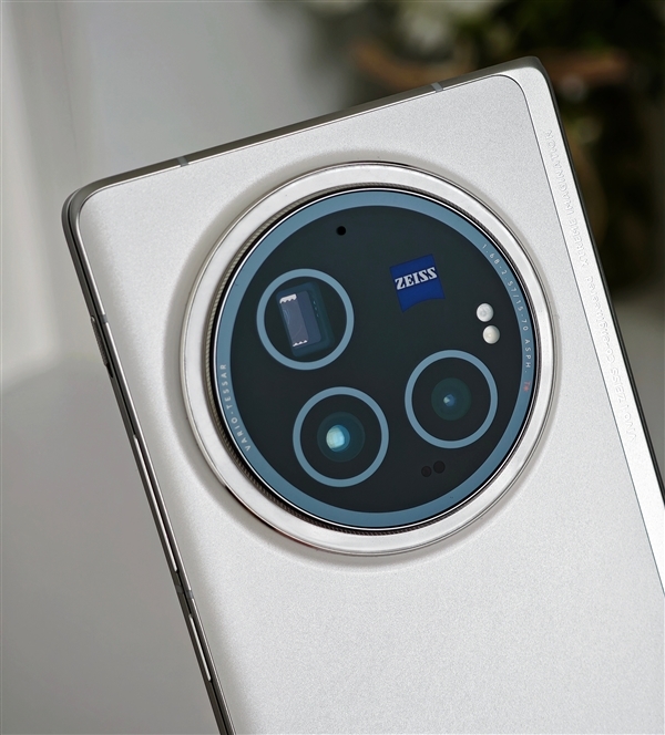 影像無(wú)敵！vivo X100 Ultra外觀渲染圖出爐