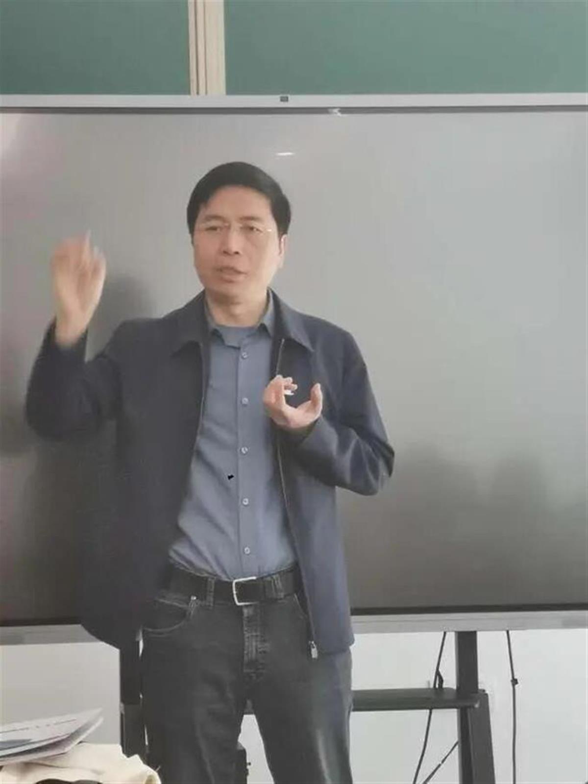 走路像太奶的機器人賣80萬,創(chuàng)意者系北京大學(xué)智能學(xué)院院長，曾3次獲得計算機視覺領(lǐng)域的最高獎項 6
