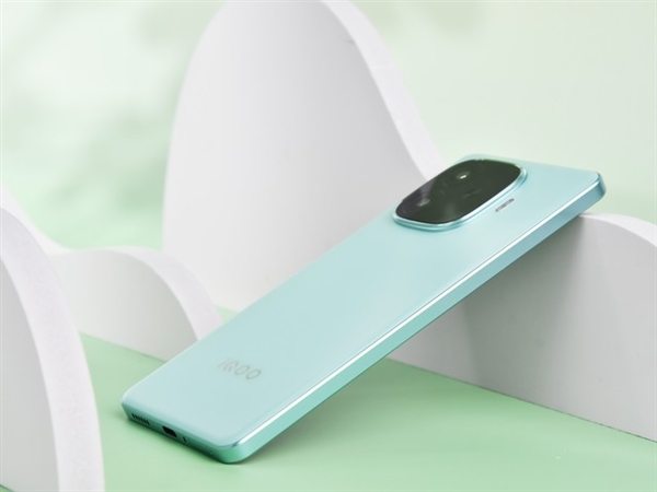 iQOO Z9 Turbo上手：1999元同檔佳性能手機