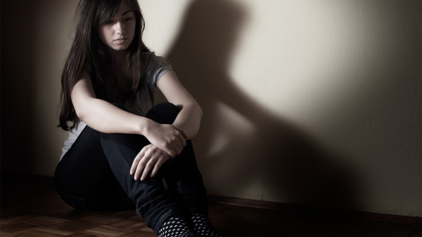 自閉癥小孩半夜起來(lái)玩玩具