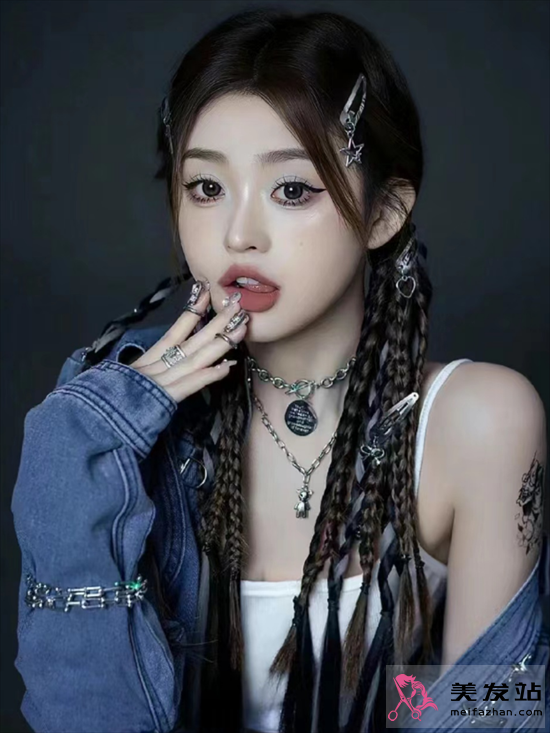 y2k長(zhǎng)發(fā)編發(fā)范本 音樂(lè)節(jié)演唱會(huì)必備款式 y2k長(zhǎng)發(fā)編發(fā)范本 音樂(lè)節(jié)演唱會(huì)必備款式