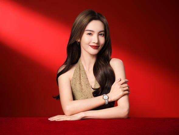 開闊內芯 為真愛鎏“晶”Centrix晶萃系列開芯腕表浪漫上市 開闊內芯 為真愛鎏“晶”Centrix晶萃系列開芯腕表浪漫上市