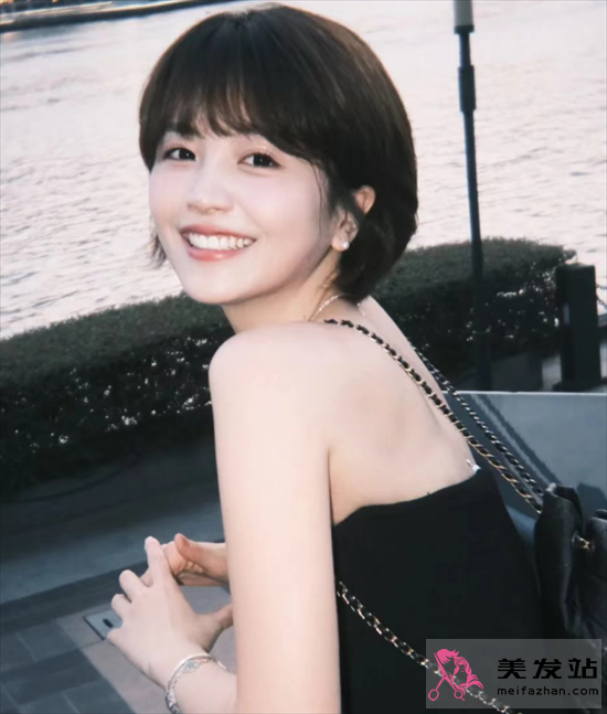 酷感清新短發(fā) 日系流行發(fā)型款 酷感清新短發(fā) 日系流行發(fā)型款