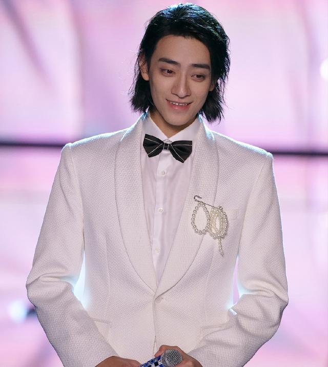 《假日暖洋洋》姚晨與小11歲白宇演 姐弟戀 ，別說，還真甜（假日暖洋洋姚晨與小11歲白宇演）(2)