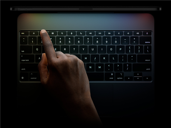 全套頂配25897元！蘋果發(fā)布新款iPad Pro：首創(chuàng)雙層超薄OLED