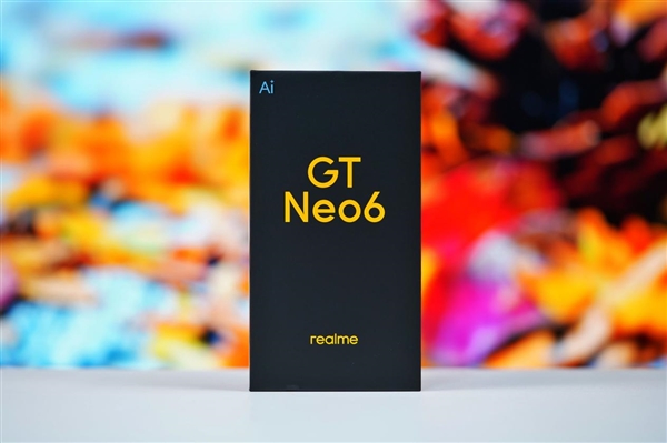 第三代驍龍8s僅2099元！真我GT Neo6蒼野駭客圖賞