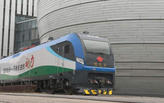 三大全球首創(chuàng)！新型智能重載電力機(jī)車下線：?jiǎn)闻_(tái)機(jī)車運(yùn)量達(dá)1200噸