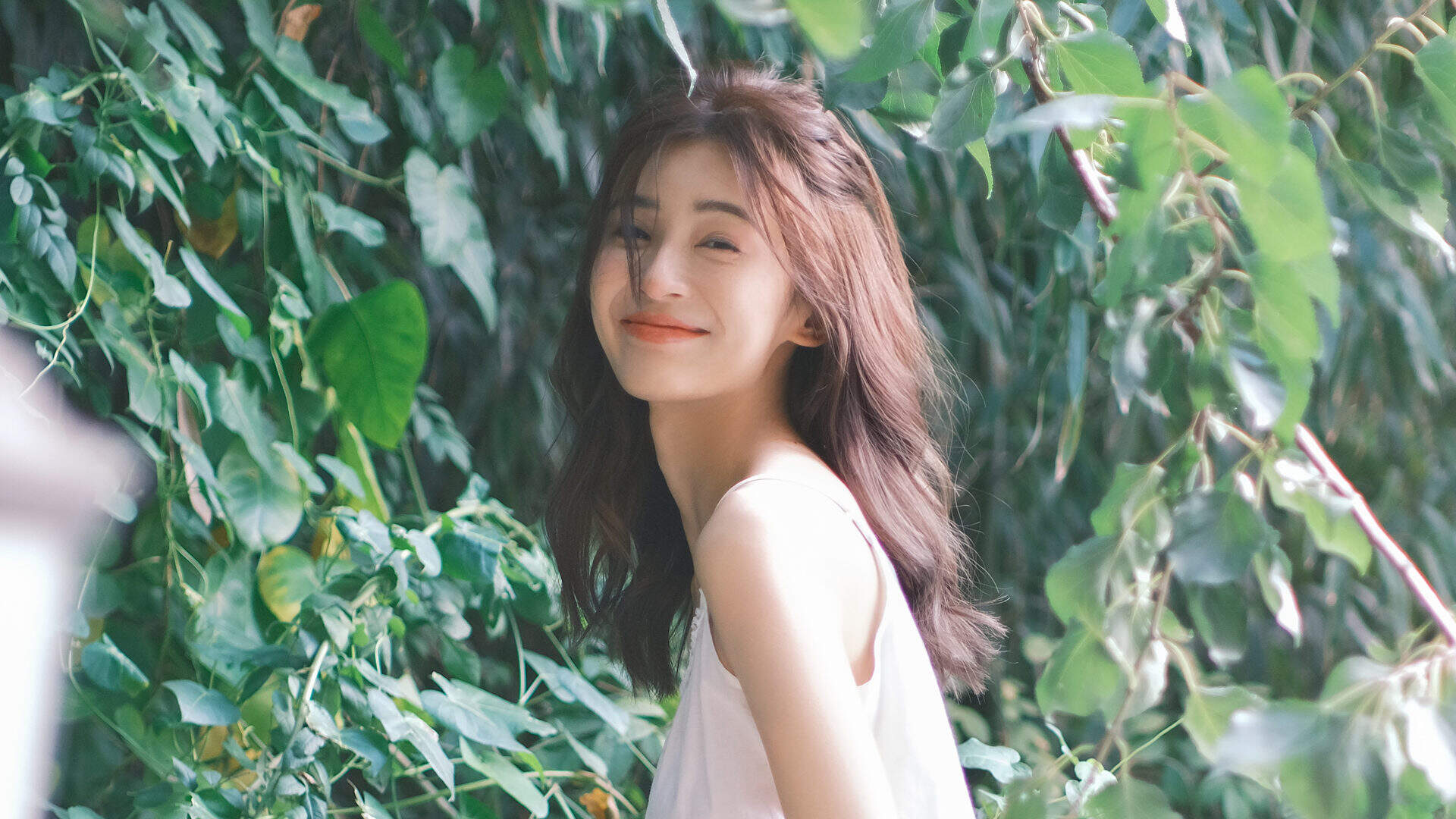 《美女，應(yīng)接不暇》：5月15日，Steam上的美女互動(dòng)與AI技術(shù)結(jié)合新玩法