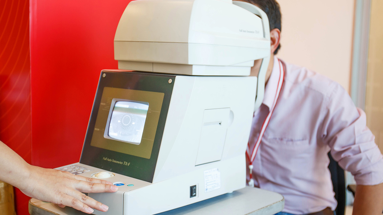 怎樣判斷寶寶內(nèi)斜視