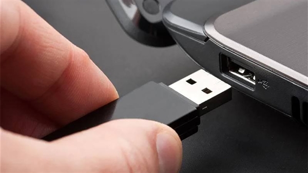 這個U盤容量只有8KB 但能保存200年！