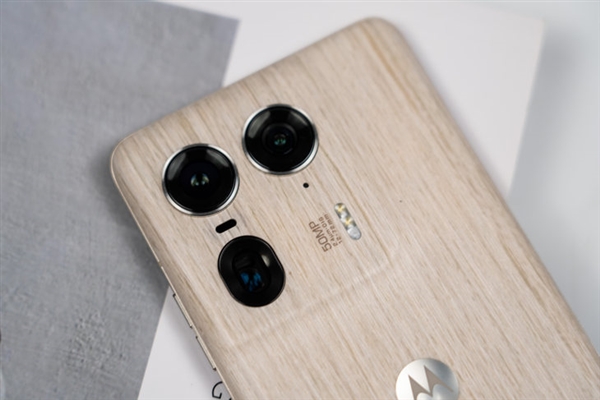 具辨識(shí)度的moto旗艦！moto X50 Ultra上手