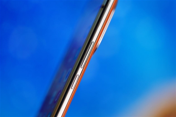 旗艦素皮+6000mAh大電池！vivo Y200圖賞