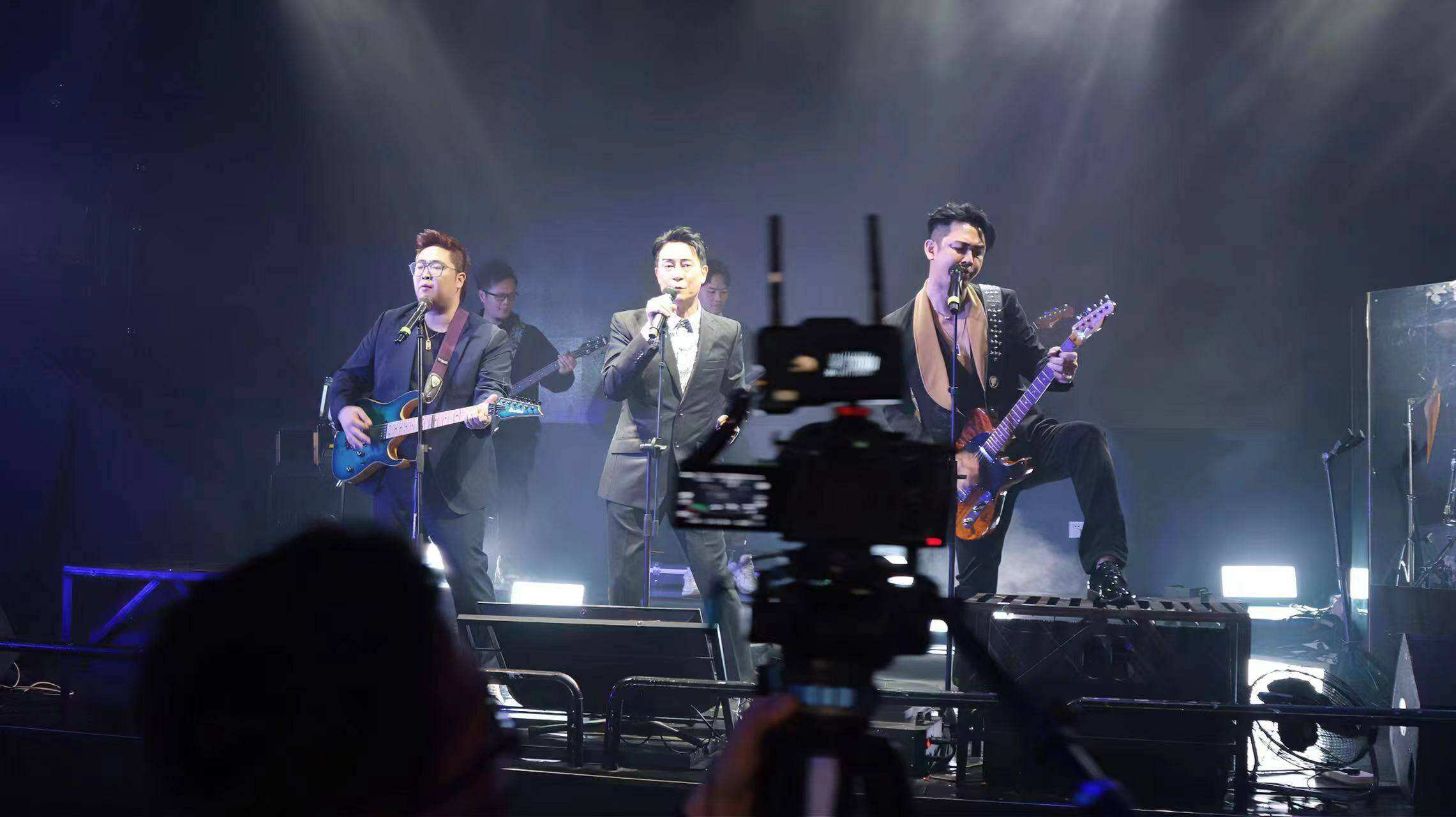 郭力行劉錫明牛哥新曲《兄弟》上線！實力詮釋三個年代的兄弟情深！