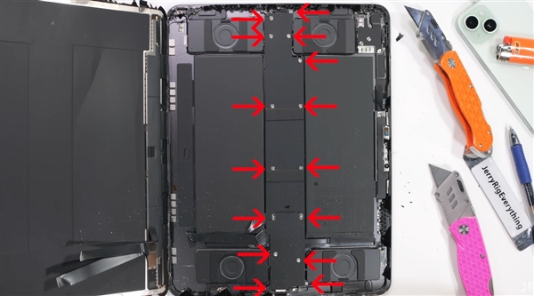這回不容易掰彎了！蘋果新款iPad Pro暴力測試