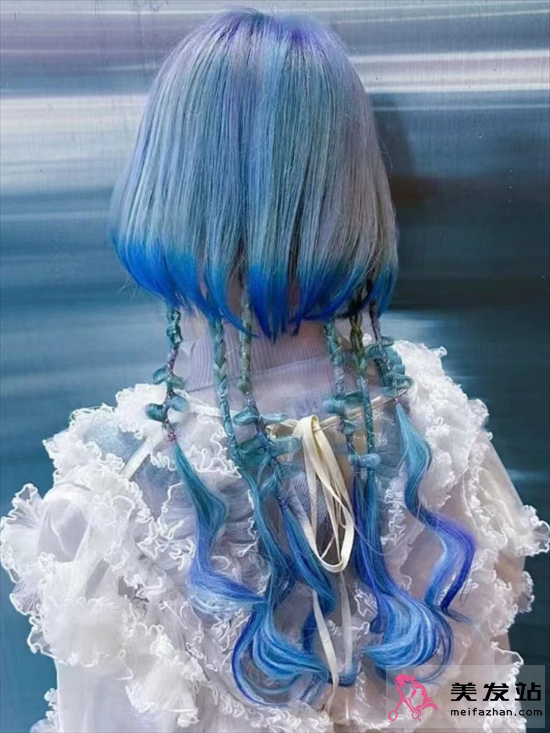 水母頭長卷發(fā) 慵懶復(fù)古百搭 水母頭長卷發(fā) 慵懶復(fù)古百搭