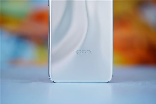 液態(tài)金屬般質(zhì)感！OPPO Reno12圖賞