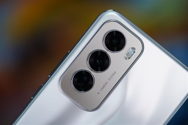 液態(tài)金屬般質(zhì)感！OPPO Reno12圖賞
