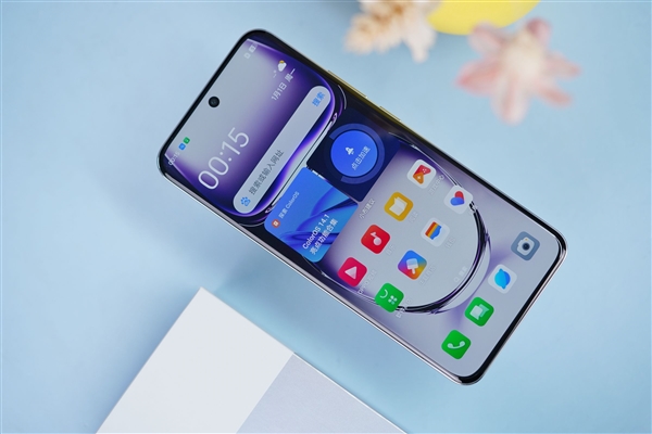 液態(tài)金屬般質(zhì)感！OPPO Reno12圖賞
