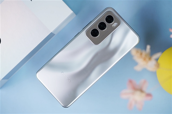 液態(tài)金屬般質(zhì)感！OPPO Reno12圖賞