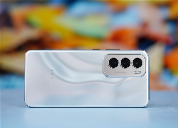 液態(tài)金屬般質(zhì)感！OPPO Reno12圖賞