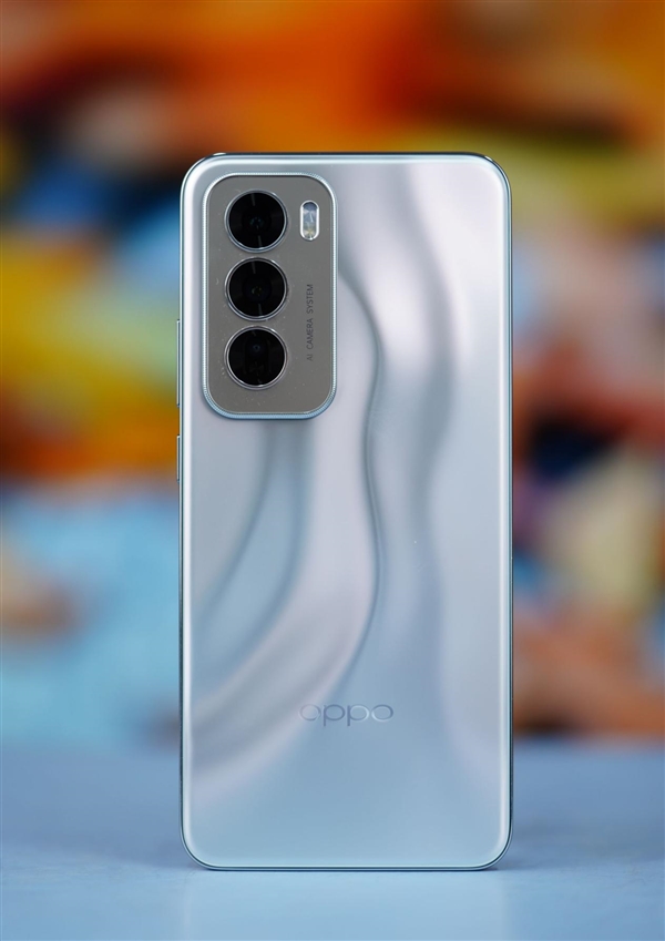 液態(tài)金屬般質(zhì)感！OPPO Reno12圖賞