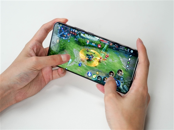 輕薄的等深四曲屏手機！一文看懂OPPO Reno12標準版和Pro版的區(qū)別