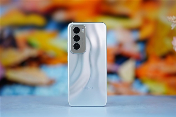 液態(tài)金屬般質(zhì)感！OPPO Reno12圖賞
