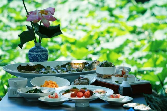 龍舟花燈船、非遺游園會(huì)、限定五黃宴……烏鎮(zhèn)景區(qū)端午活動(dòng)上新