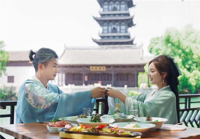 龍舟花燈船、非遺游園會(huì)、限定五黃宴……烏鎮(zhèn)景區(qū)端午活動(dòng)上新