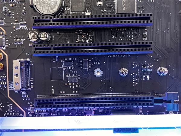 微星主板首秀CAMM2、Mini_CUDIMM兩大革命性內(nèi)存！下代普及四大徒手DIY設(shè)計