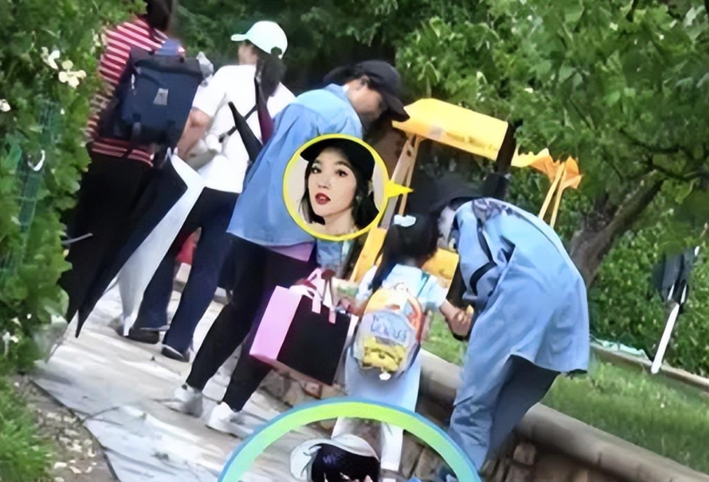 唐藝昕接女兒放學(xué)，張若昀4歲女兒近照 6