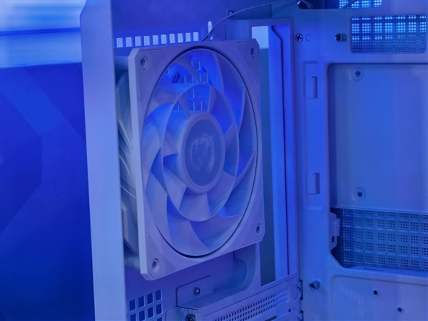 微星機電散新成果秀：優(yōu)雅堅固楓木、獨特雙層葉片
