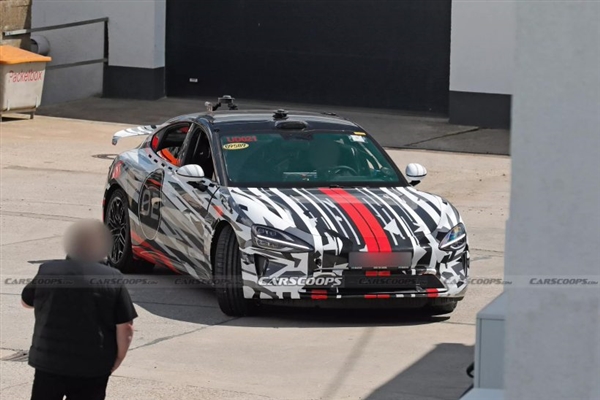 開(kāi)始刷圈了 小米SU7現(xiàn)身紐北賽道 一身彩裝太吸睛