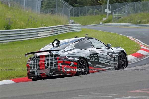 開(kāi)始刷圈了 小米SU7現(xiàn)身紐北賽道 一身彩裝太吸睛