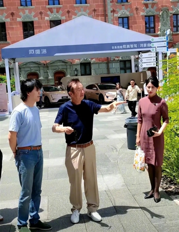 任正非新露面！80歲精神矍鑠