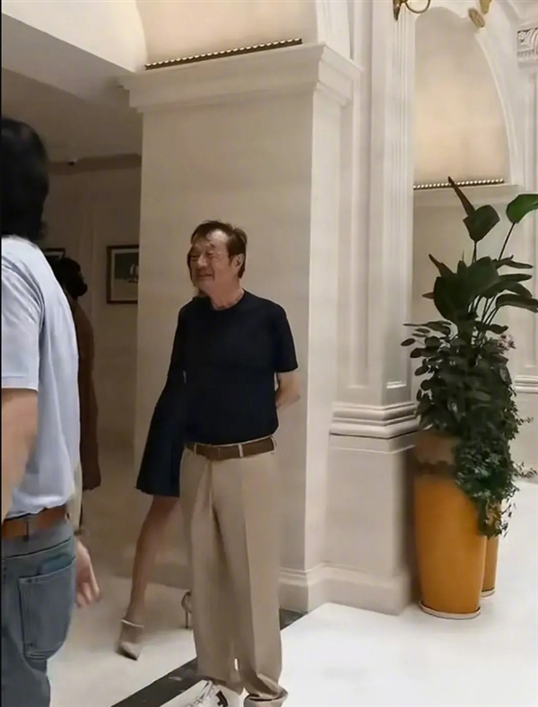 任正非新露面！80歲精神矍鑠