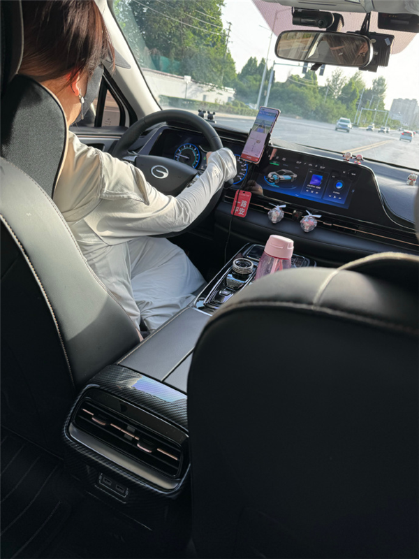 可選女司機、拉黑臭車、攜帶寵物、AA車費：網(wǎng)約車還能這么玩？