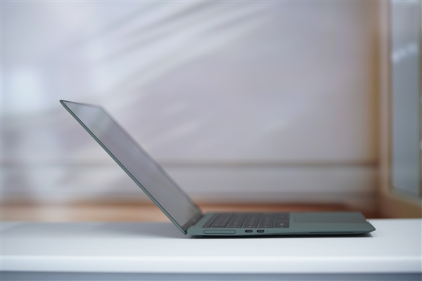 全球首發(fā)磁吸攝像頭！榮耀MagicBook Art 14圖賞