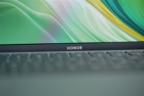 全球首發(fā)磁吸攝像頭！榮耀MagicBook Art 14圖賞