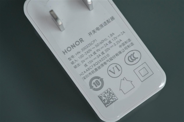 全球首發(fā)磁吸攝像頭！榮耀MagicBook Art 14圖賞